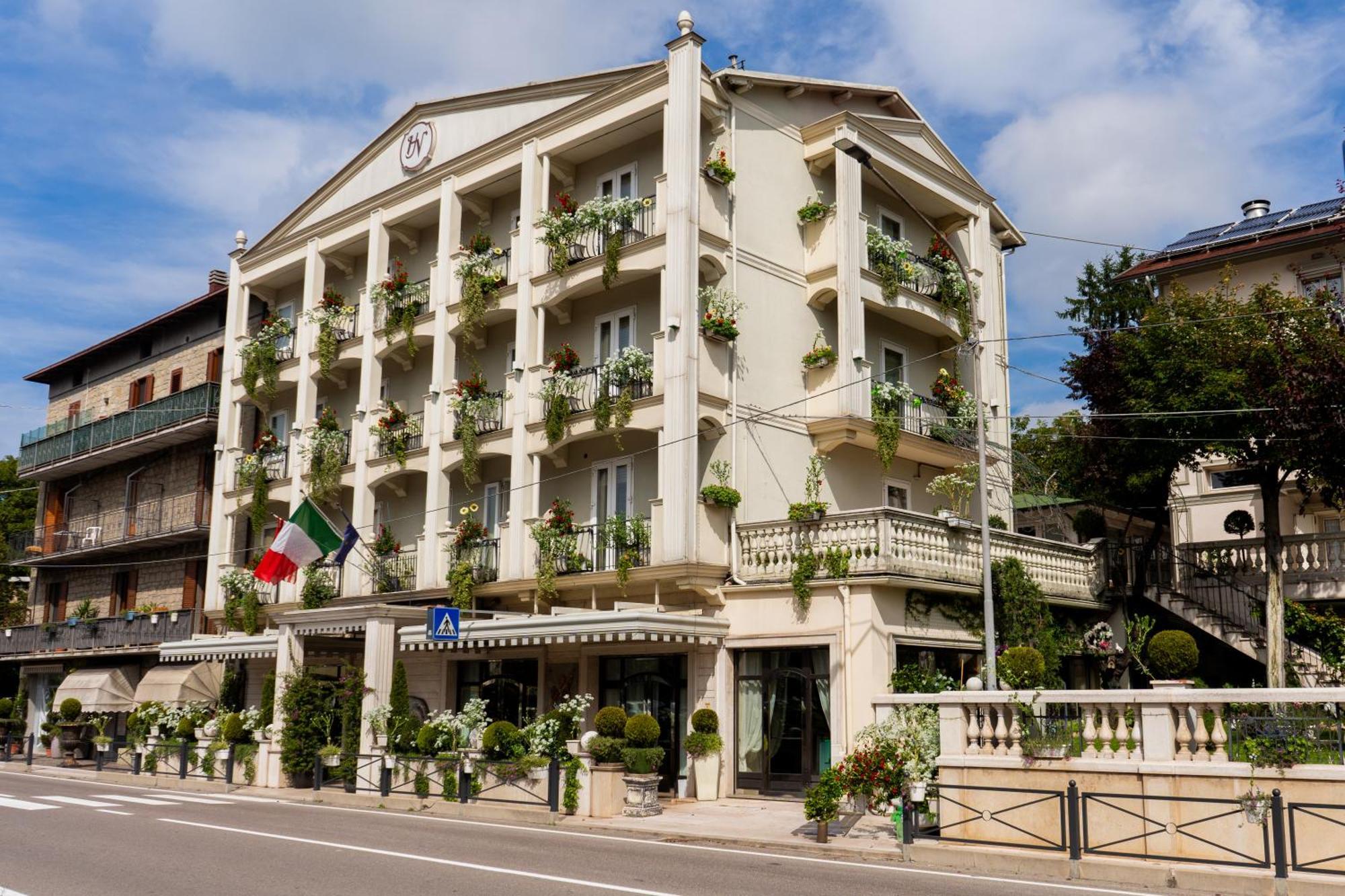 Hotel Vandelli Pavullo nel Frignano Luaran gambar